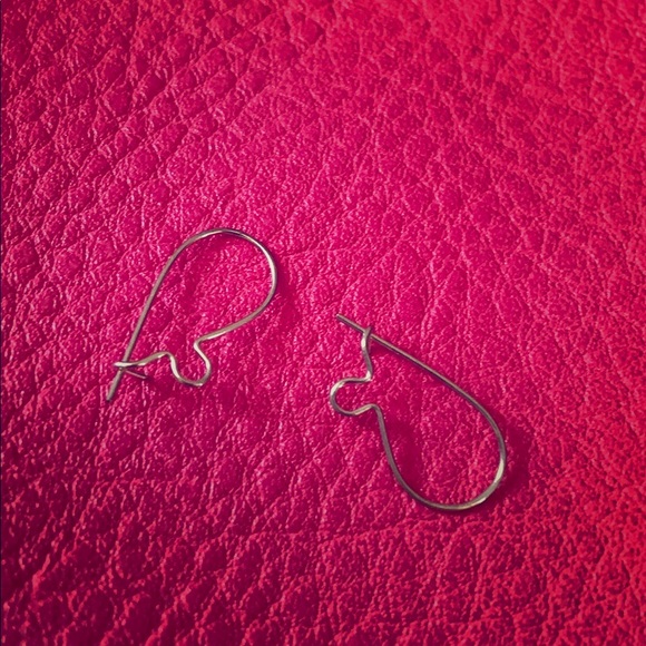 🆕Silver Kidney Wire Earrings - Picture 9 of 9